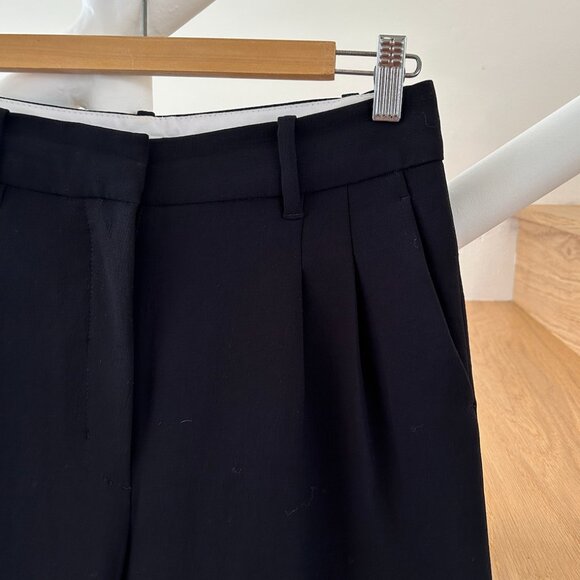 Aritzia Wilfred The Effortless Pant - Crepette in Black, Size 6 - Picture 2 of 7